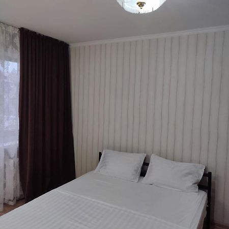 Стандарт Апартаменты Ул.Урицкого 74 Pavlodar Exteriér fotografie